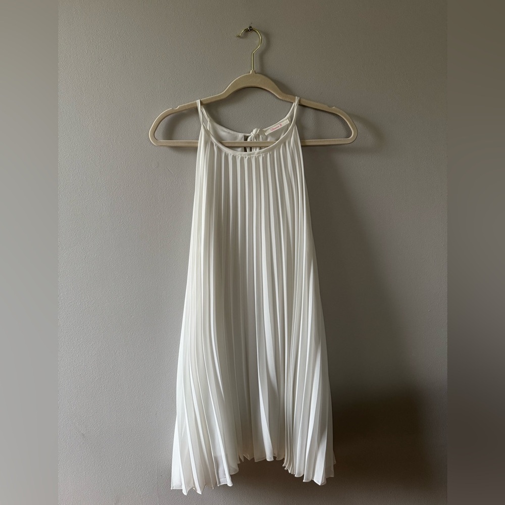 Elegant White Pleated Dress